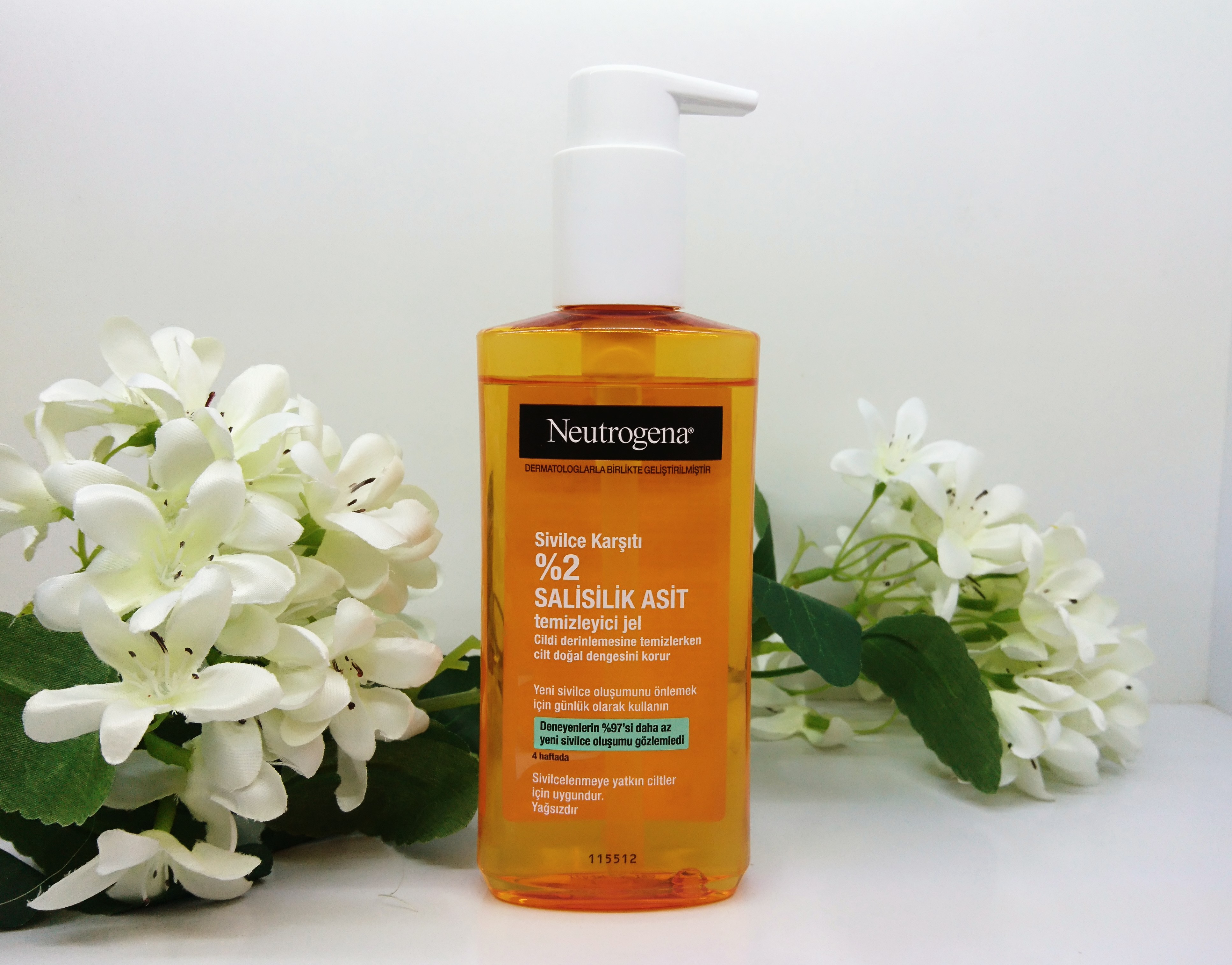 ژل شوینده صورت نیتروژنا (نتروژنا ، نوتروژنا) Neutrogena مناسب پوستهای مستعد جوش نارنجی، حاوی سالیسیلیک اسید